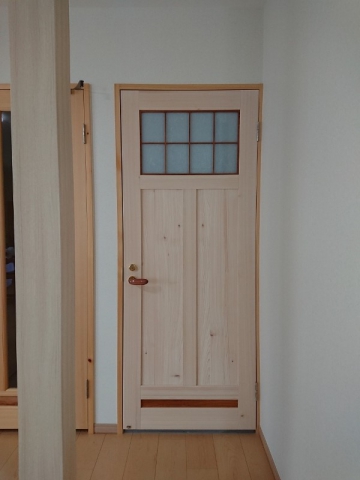 【坂出川津町店】世界でひとつだけの素敵なドアを作ってみました